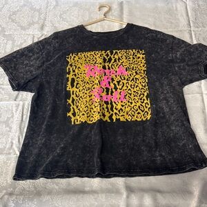 Trendy Black Tee with Yellow Leopard Graphic